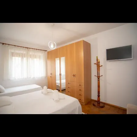 Excellent Location At Scanderbeg Square *
