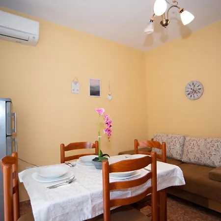 Excellent Location At Scanderbeg Square Apartment