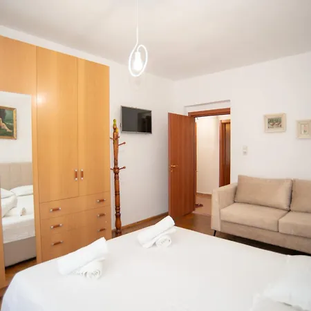 Apartment Excellent Location At Scanderbeg Square